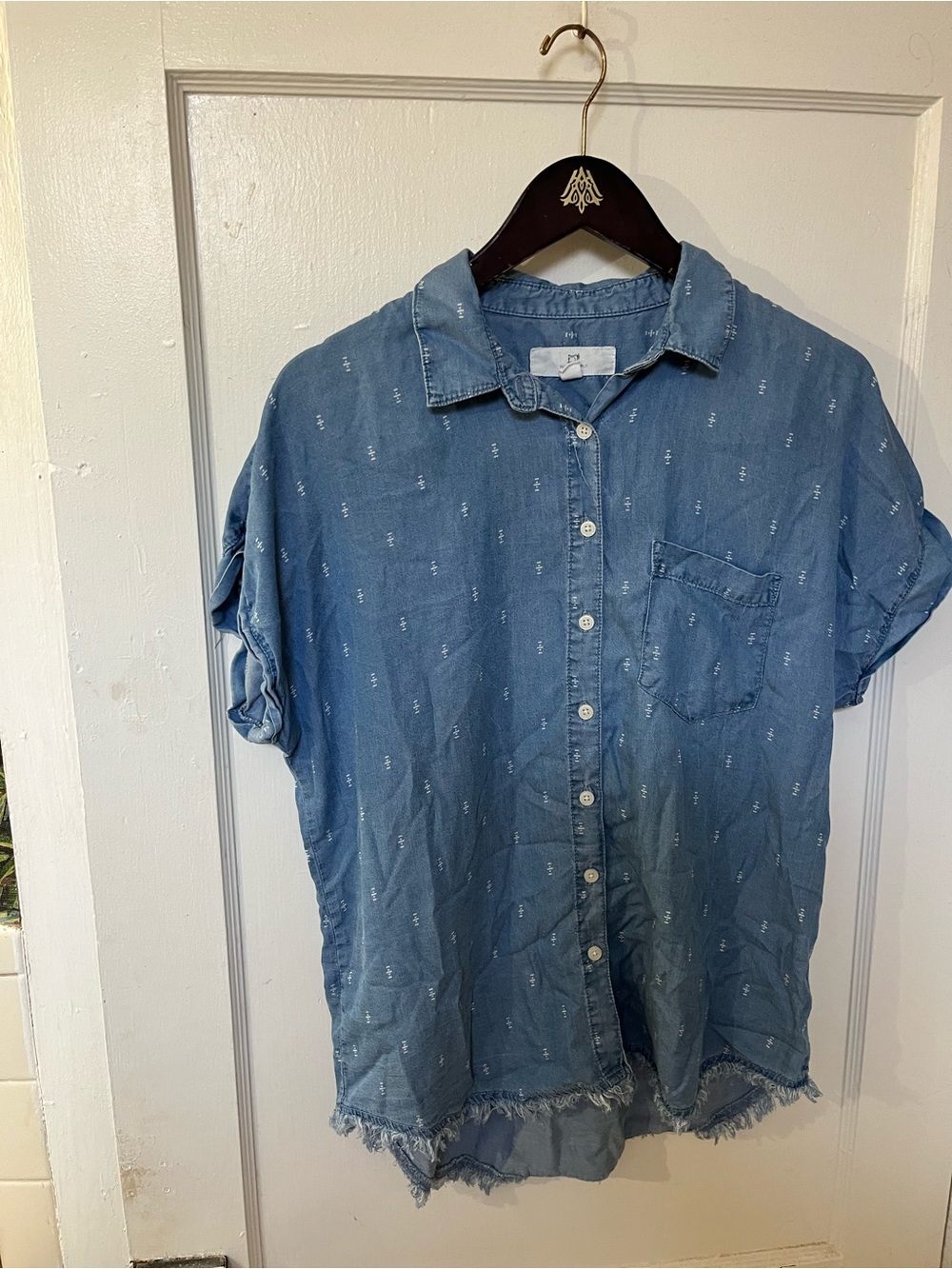 Thread & Supply Chambray Button Down Shirt Women's Medium Blue Frayed Hem EUC